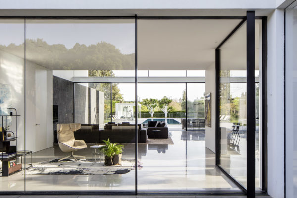 Pivoting Minimalist Window by Vitrocsa