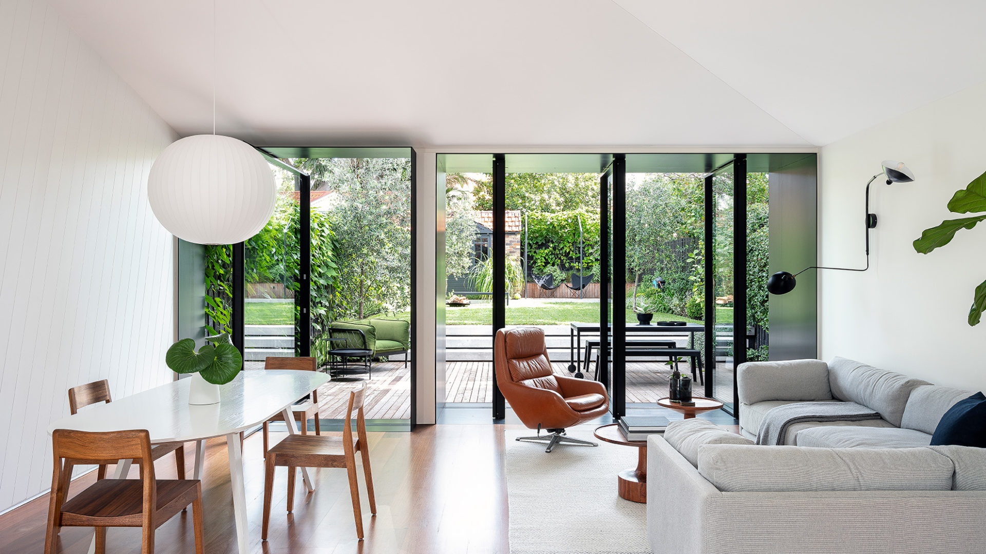 Ecke_Vaucluse_DSCF7525_PS FRAMED HOUSE Architect : Luis Gomez-Siu Design Studio Partner : Vitrocsa Australia Photographer : Tom Ferguson