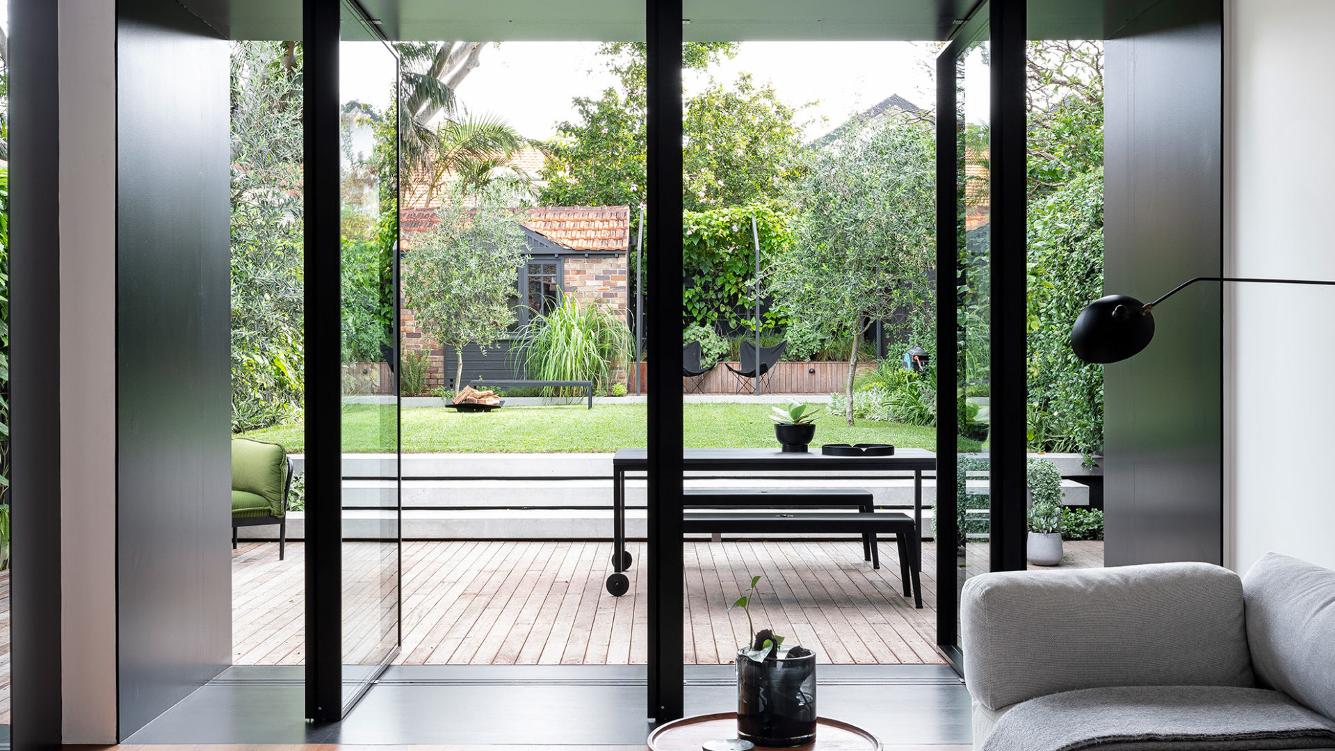 Ecke_Vaucluse_DSCF7694_PS FRAMED HOUSE Architect : Luis Gomez-Siu Design Studio Partner : Vitrocsa Australia Photographer : Tom Ferguson